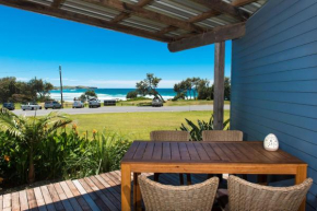  ArtHOUSE Beachfront Accommodation  Коринди Бич
